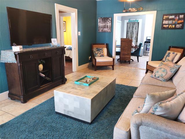 4711 Avenue S, Galveston, TX 77551