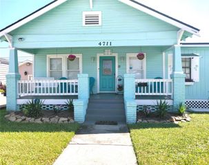 4711 Avenue S, Galveston, TX 77551