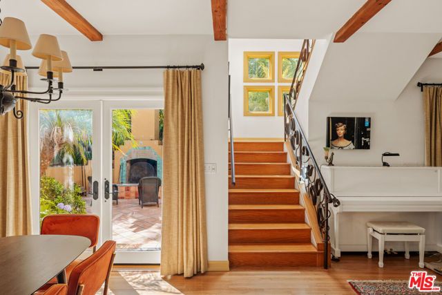 8935 Hollywood Hills Road, Los Angeles, CA 90046