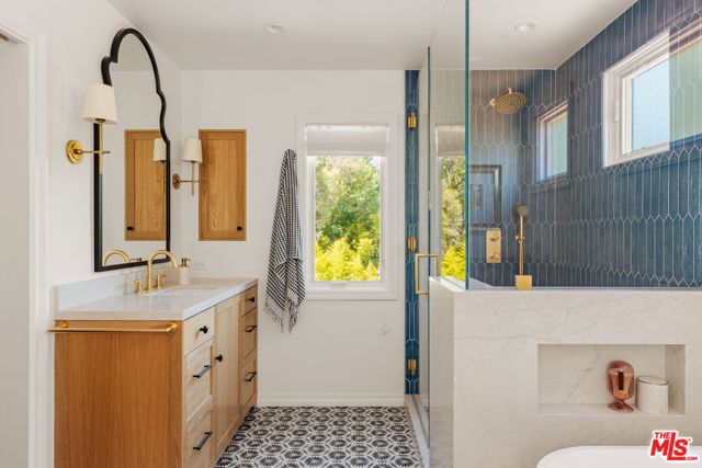 8935 Hollywood Hills Road, Los Angeles, CA 90046