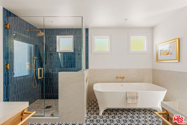 8935 Hollywood Hills Road, Los Angeles, CA 90046