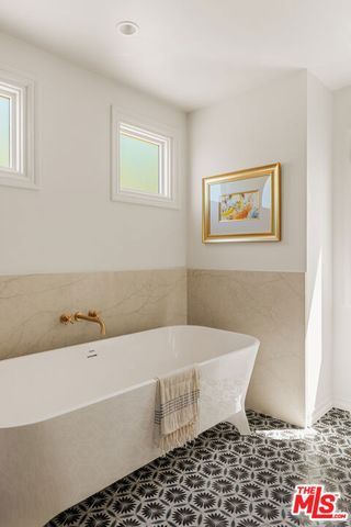 8935 Hollywood Hills Road, Los Angeles, CA 90046
