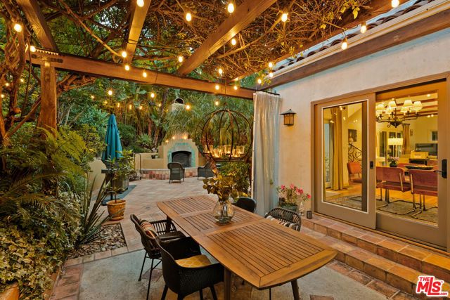 8935 Hollywood Hills Road, Los Angeles, CA 90046