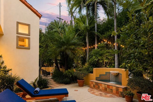 8935 Hollywood Hills Road, Los Angeles, CA 90046