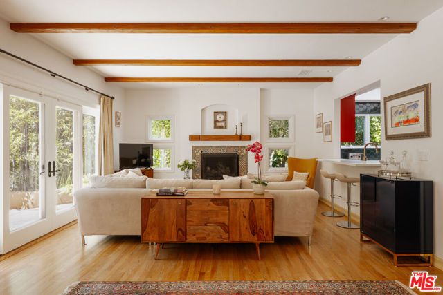 8935 Hollywood Hills Road, Los Angeles, CA 90046