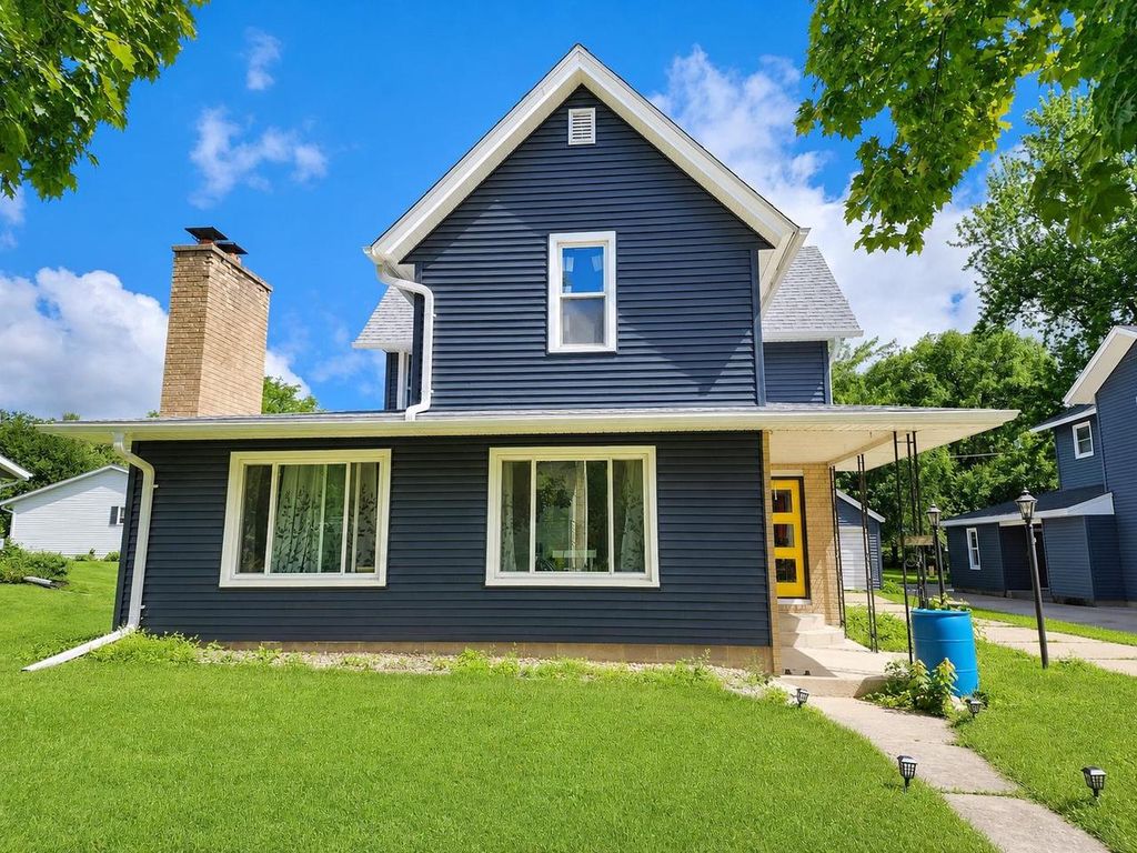 222 Garfield Avenue, Evansville, WI 53536
