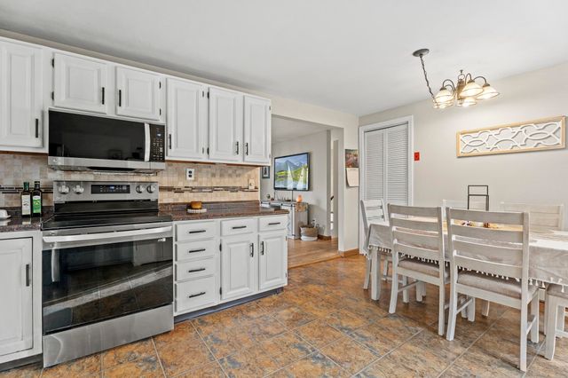 4 Woodland Avenue, Seabrook, NH 03874