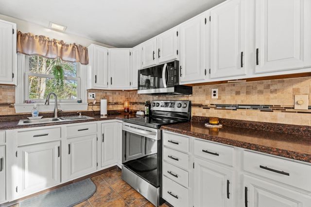 4 Woodland Avenue, Seabrook, NH 03874