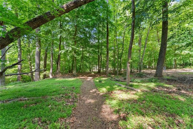 1476 W Lake Drive, Gainesville, GA 30501