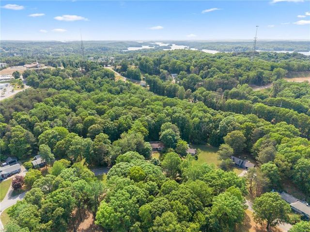 1476 W Lake Drive, Gainesville, GA 30501