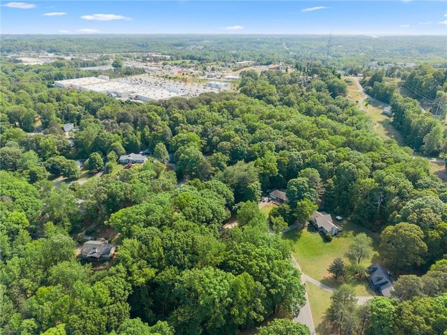 1476 W Lake Drive, Gainesville, GA 30501