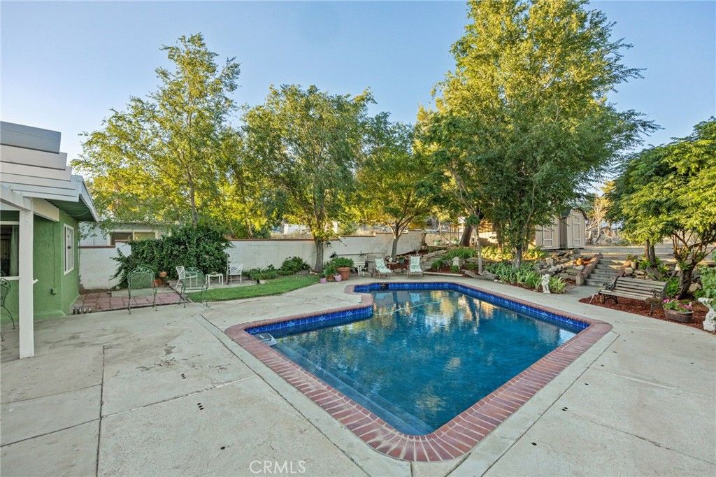 Image 24 of property listing at 4817 Quartz Hill Rd, Quartz Hill, CA 93536