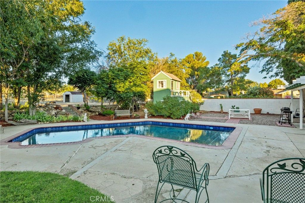 Image 27 of property listing at 4817 Quartz Hill Rd, Quartz Hill, CA 93536