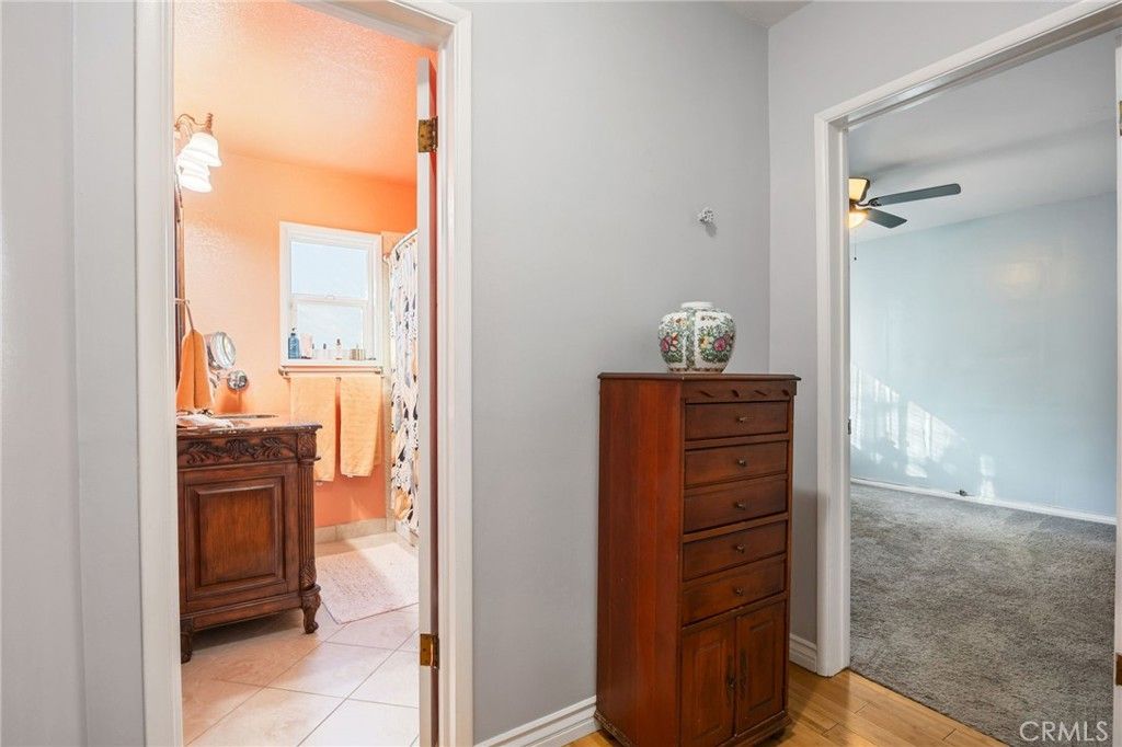 Image 33 of property listing at 4817 Quartz Hill Rd, Quartz Hill, CA 93536