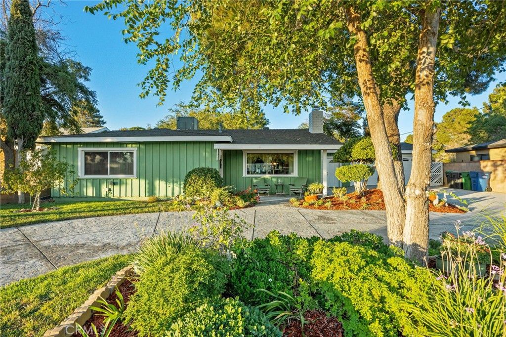 Image 4 of property listing at 4817 Quartz Hill Rd, Quartz Hill, CA 93536