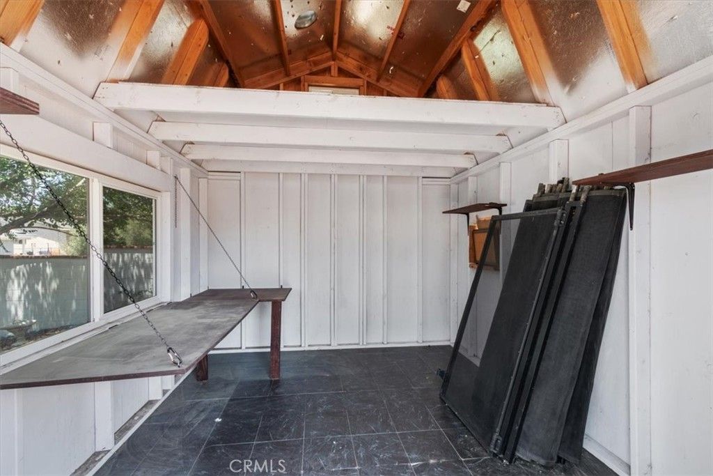 Image 40 of property listing at 4817 Quartz Hill Rd, Quartz Hill, CA 93536