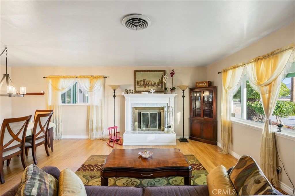 Image 6 of property listing at 4817 Quartz Hill Rd, Quartz Hill, CA 93536