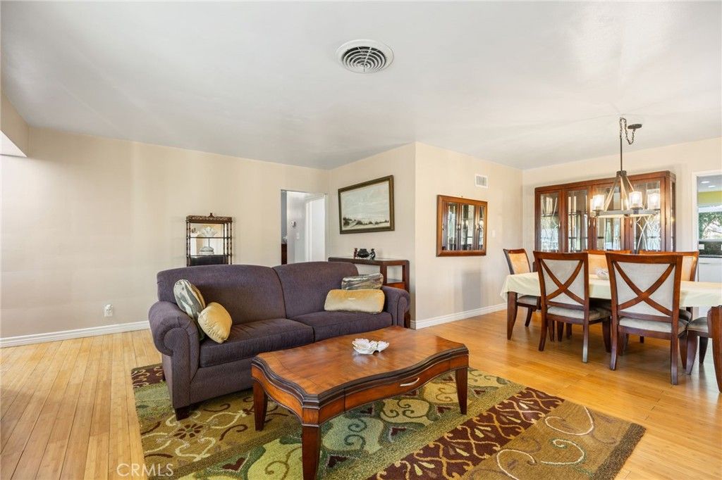 Image 9 of property listing at 4817 Quartz Hill Rd, Quartz Hill, CA 93536