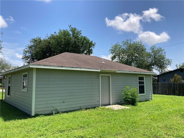 1816 Carmen St, Alice, TX 78332