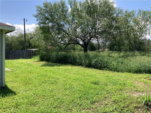 1816 Carmen St, Alice, TX 78332