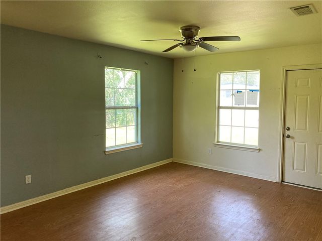 1816 Carmen St, Alice, TX 78332