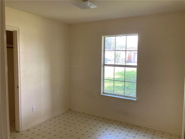 1816 Carmen St, Alice, TX 78332