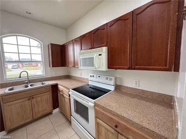3967 Sunset RD, Lehigh Acres, FL 33971