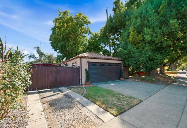 86 Aiken Way, Sacramento, CA 95819