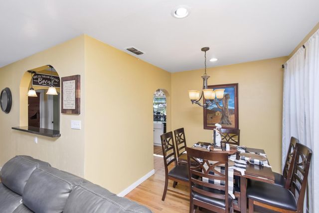 86 Aiken Way, Sacramento, CA 95819