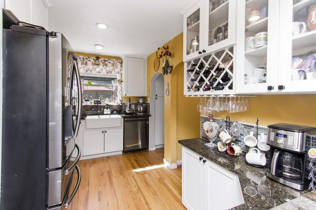 86 Aiken Way, Sacramento, CA 95819