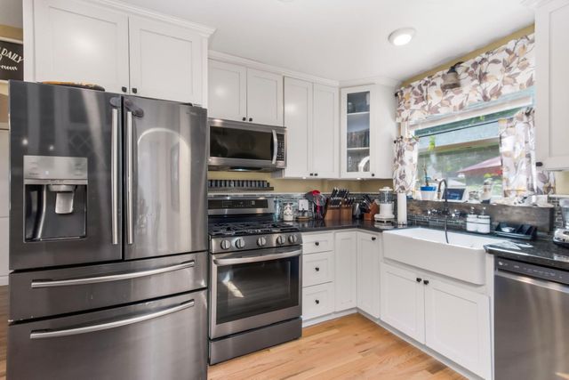 86 Aiken Way, Sacramento, CA 95819