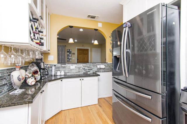 86 Aiken Way, Sacramento, CA 95819