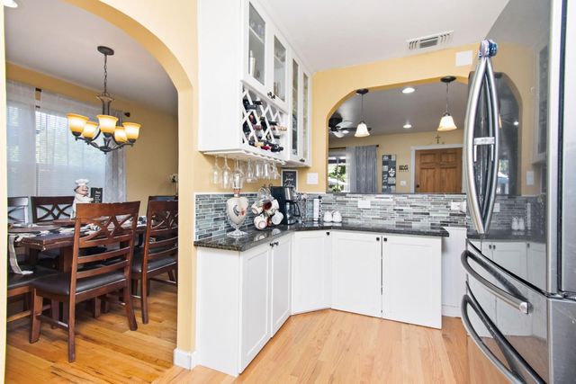 86 Aiken Way, Sacramento, CA 95819