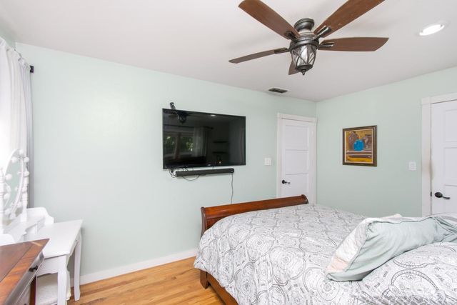 86 Aiken Way, Sacramento, CA 95819