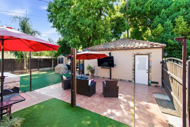 86 Aiken Way, Sacramento, CA 95819