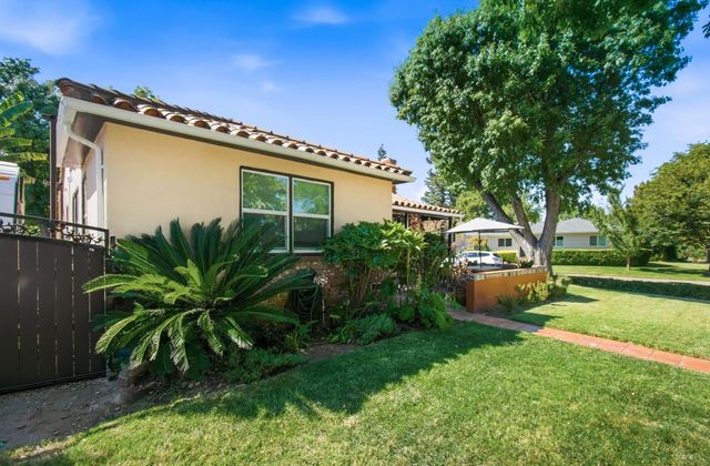 86 Aiken Way, Sacramento, CA 95819