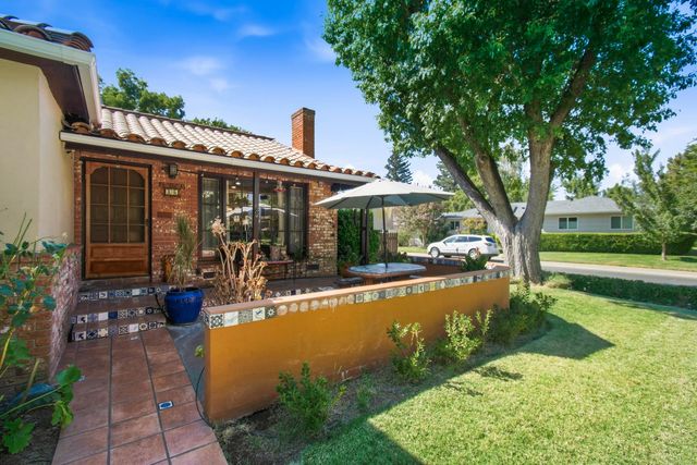 86 Aiken Way, Sacramento, CA 95819