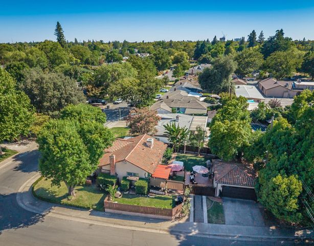 86 Aiken Way, Sacramento, CA 95819