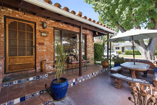 86 Aiken Way, Sacramento, CA 95819