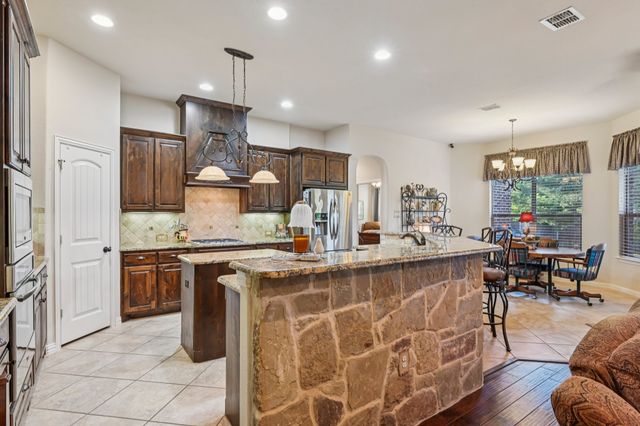 528 Savannah Drive, Ovilla, TX 75154