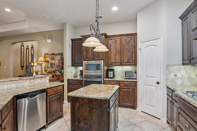 528 Savannah Drive, Ovilla, TX 75154