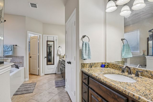 528 Savannah Drive, Ovilla, TX 75154