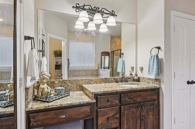 528 Savannah Drive, Ovilla, TX 75154