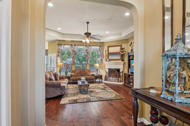 528 Savannah Drive, Ovilla, TX 75154