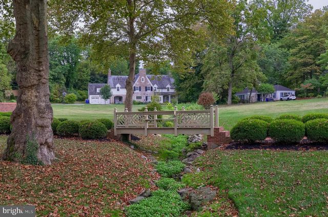 1101 SMALLBROOK LN, York, PA 17403