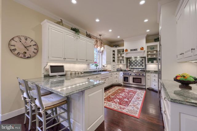 1101 SMALLBROOK LN, York, PA 17403