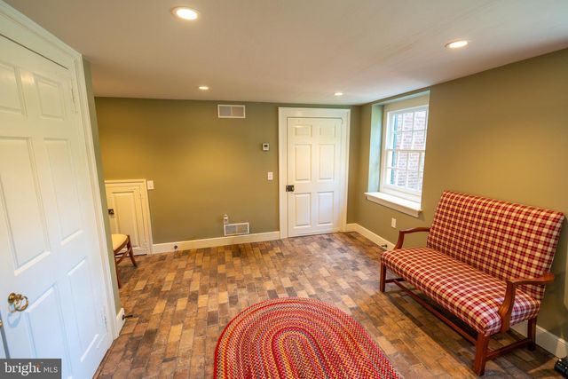 1101 SMALLBROOK LN, York, PA 17403