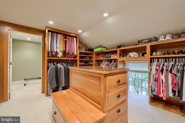 1101 SMALLBROOK LN, York, PA 17403