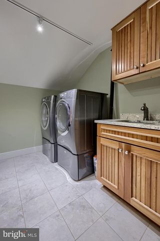 1101 SMALLBROOK LN, York, PA 17403