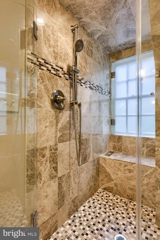 1101 SMALLBROOK LN, York, PA 17403